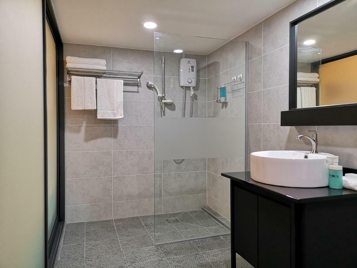 Hotel Bedrock 3*